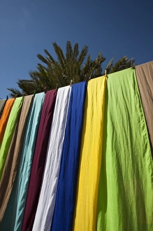 Tunisia, The Jerid Area, Gorges de Selja, Mides, fabric market