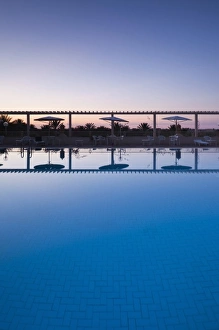 Images Dated 20th March 2010: Tunisia, The Jerid Area, Tozeur, Hotel El Mouradi, swimming pool view, dawn