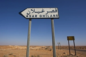Images Dated 17th March 2010: Tunisia, Ksour Area, Ksar Ghilane, Grand Erg Oriental Desert, road sign