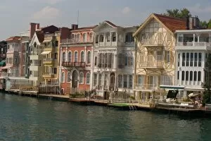 Images Dated 30th September 2005: Turkey, Bosporus, homes along strait