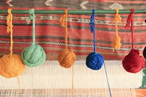 Images Dated 5th October 2015: Turkey, Izmir Province, Selcuk, weaving loom, rug making, balls of wool or yarn
