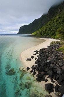 Images Dated 25th June 2011: Turqoise water and white sand beach at Ofu Island