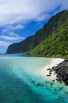 Images Dated 25th June 2011: Turqoise water and white sand beach at Ofu Island