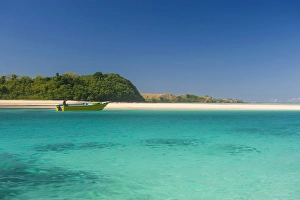 Images Dated 5th July 2011: The turquoise waters of the blue lagoon, Yasawas, Fiji, South Pacific