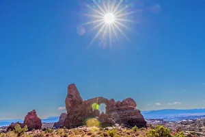 Images Dated 20th October 2022: Turret Arch, Windows Section, Arches National Park, Moab, Utah