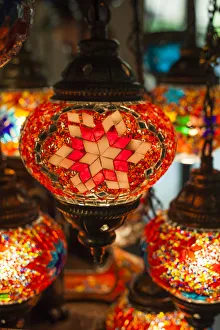 UAE, Dubai, Jumeirah, Madinat Jumeirah, souk shopping area, souvenir lamps