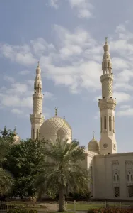 Images Dated 2nd December 2008: UAE, Dubai. View of Jumeirah Mosque