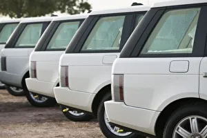 Images Dated 2nd March 2007: United Arab Emirates, Dubai, Al Marqadh. Dubai Camel Racing Track- Range Rover VIP Cars