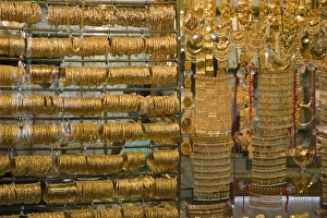 Images Dated 3rd March 2007: United Arab Emirates, Dubai, Deira. Deira Gold Souk / Market / Gold Bracelets