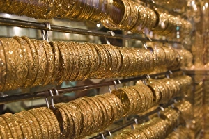 Images Dated 3rd March 2007: United Arab Emirates, Dubai, Deira. Deira Gold Souk / Market / Gold Bracelets