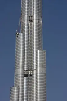 Middle Prints: United Arab Emirates, Dubai. Middle section of the Burj Duba Hotel under construction