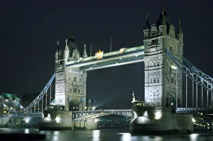 Images Dated 11th September 2009: United Kingdom, England, London, Tower Bridge. evening