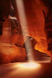 Images Dated 16th April 2014: United States, Arizona, Navajo Nation, shaft of light and eroded sandstone formations