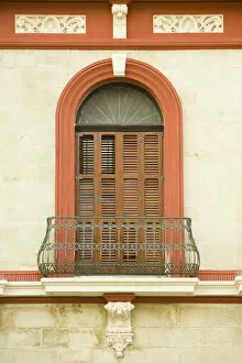 Images Dated 2nd April 2008: United States, Puerto Rico, Ponce. Traditional colonial architecture with wrought-iron balcony