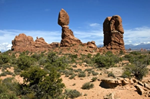 Images Dated 7th August 2007: United States, State of Utah, Arches National Park. Balanced Rock