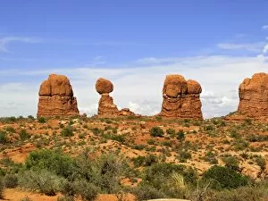 Images Dated 8th August 2007: United States, State of Utah, Arches National Park. Balanced Rock