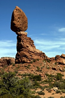 Images Dated 7th August 2007: United States, State of Utah, Arches National Park. Balanced Rock
