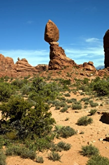Images Dated 7th August 2007: United States, State of Utah, Arches National Park. Balanced Rock