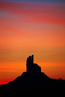 Images Dated 18th April 2014: United States, Utah / Arizona Border, Navajo Nation, Monument Valley, sunrise over