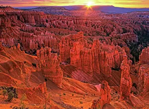 Images Dated 11th October 2007: United States, Utah, Bryce Canyon National Park. Hoodoos at sunrise from Sunset Point