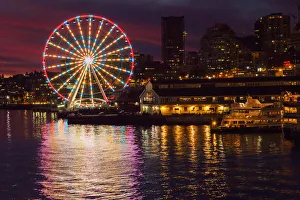 Images Dated 18th July 2015: United States, Washington, Seattle. The Seattle Great Wheel on the waterfront in