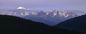 Images Dated 24th August 2004: An unusual view of Mount Baker and the entire Twin Sisters Range in evening light