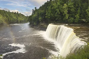 Images Dated 13th January 2020: Upper Tahquamenon Falls, Tahquamenon Falls State Park, Upper Peninsula, Michigan