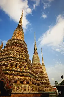 Images Dated 17th February 2006: Upward view of trio of chedi, Wat Pho, Bangkok, Thailand
