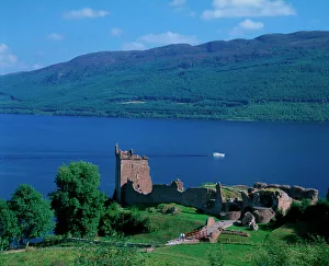 Great Britain Prints: Urquhart Castle and Loch Ness, Highlands, Scotland