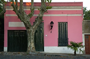 Colonial Prints: Uruguay. Colonia del Sacramento. Barrio Historico. Pink colonial house