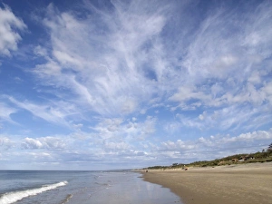 Images Dated 7th March 2011: Uruguay, Maldonado, Bella Vista, the beach looking West