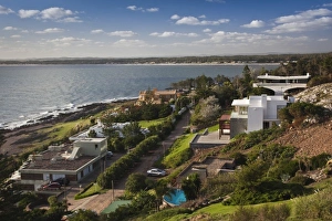 Images Dated 23rd February 2009: Uruguay, Maldonado Department, Punta Ballena. Riverside homes