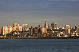 Images Dated 1st March 2009: Uruguay, Montevideo Department, Montevideo. Dawn view from La Rambla waterfront