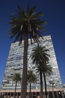 Images Dated 28th February 2009: Uruguay, Montevideo Department, Montevideo. Edificio de la Ciudadela, Plaza Independencia