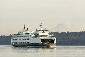 Bremerton Prints: US, WA WSF Seattle / Bremerton ferry passes in front of Mt Rainier