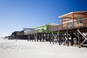 Images Dated 23rd October 2009: USA, Alabama, Gulf Shores. Mobile Bay area, beach houses