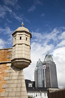 Images Dated 22nd October 2009: USA, Alabama, Mobile. Fort Conde, b. 1711, RSA Tower and Riverview Plaza buildings