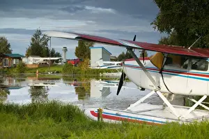 Images Dated 10th September 2004: USA-ALASKA-ANCHORAGE: Lake Hood Air Harbor Worlds Busiest Floatplane Base