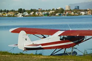Images Dated 10th September 2004: USA-ALASKA-ANCHORAGE: Lake Hood Air Harbor Worlds Busiest Floatplane Base