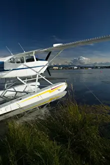 Images Dated 10th September 2004: USA-ALASKA-ANCHORAGE: Lake Hood Air Harbor Worlds Busiest Floatplane Base