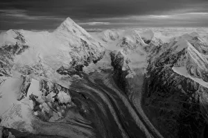 USA, Alaska, Denali National Park, Aerial view of Alaska Range peaks at dusk
