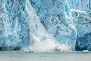 USA, Alaska, Endicott Arm. Close-up of Dawes Glacier calving