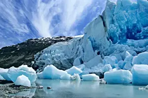 Se Alaska Prints: USA, Alaska, Glacier Bay NP. Ice blocks and pinnacles of ice at face of Reid Glacier