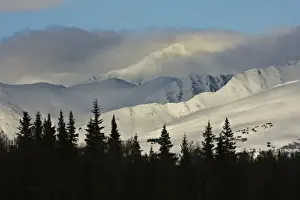 Images Dated 9th March 2009: USA, Alaska, Kenai Mountains. The snow-covered mountains along Turnagain Pass