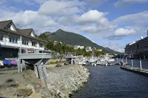 Images Dated 20th August 2015: USA, Alaska, Ketchikan, downtown cruise ship docks