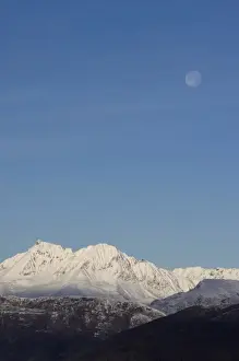 Images Dated 27th October 2007: USA, Alaska, Full moon above Chugach Range mountain peaks in early winter