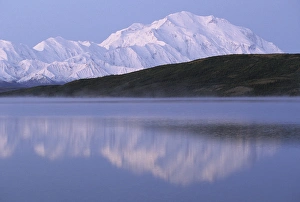USA, Alaska, Mount McKinley, Wonder Lake, Sunrise, Denali National Park