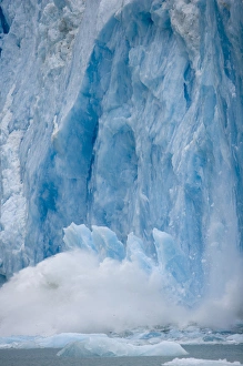 Images Dated 9th July 2007: USA, Alaska, Tongass National Forest, Tracy Arm - Fords Terror Wilderness, Icebergs