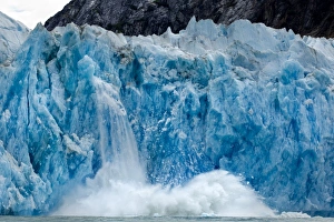 Images Dated 17th July 2010: USA, Alaska, Tongass National Forest, Tracy Arm-Fords Terror Wilderness, Massive