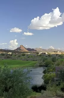 Images Dated 14th October 2005: USA, Arizona, Fountain Hills. The Golf Course and scenery at Eagle Mountain